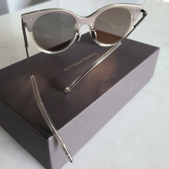 Bottega Veneta Rounded Cat-Eye Sunglasses, Brown | Bronze, NIB - Picture 13 of 16